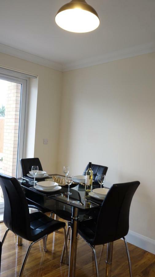 Апартаменты Luxury 2 Bed 2 Bath - Free Parking - 5Min To Airport - Sleeps 6 Ashford  Экстерьер фото