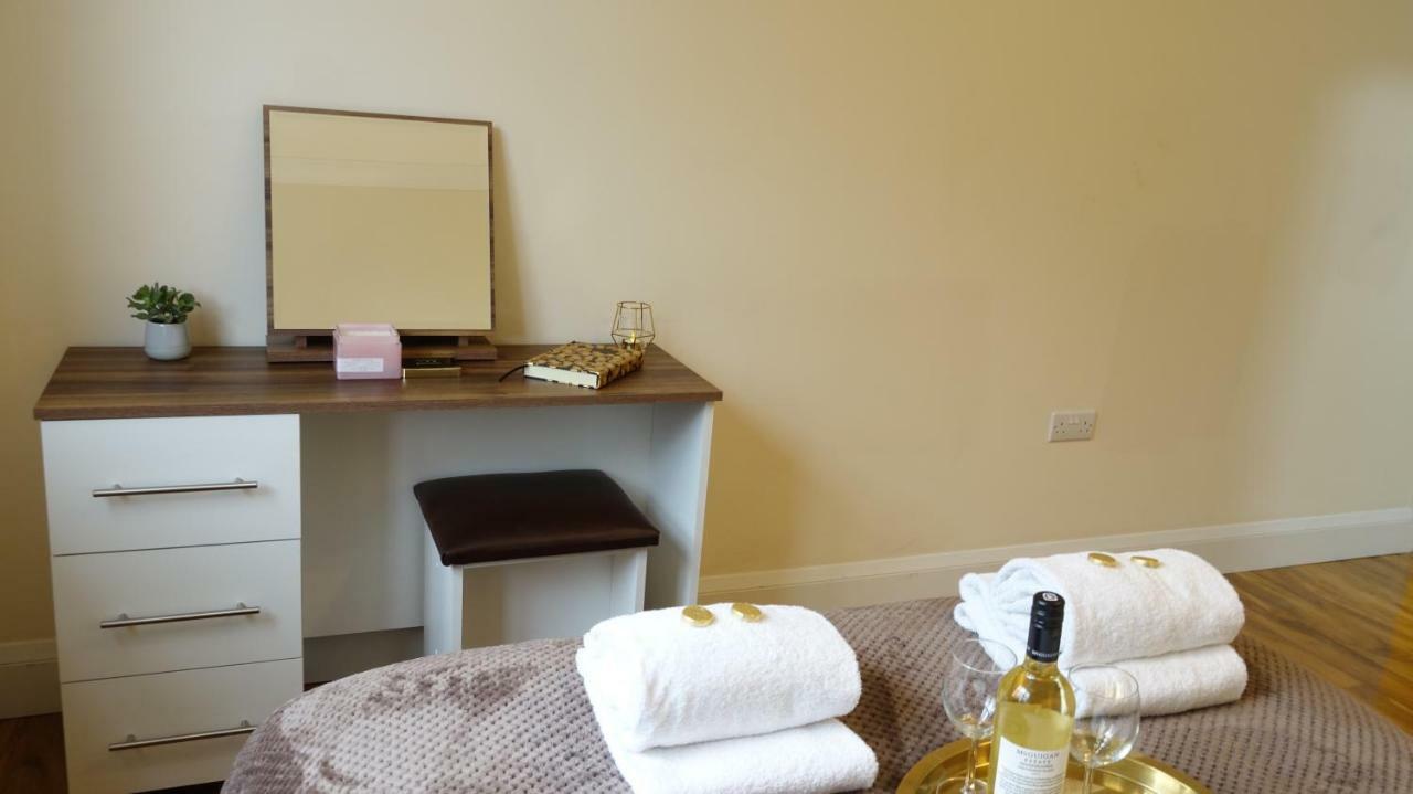 Апартаменты Luxury 2 Bed 2 Bath - Free Parking - 5Min To Airport - Sleeps 6 Ashford  Экстерьер фото