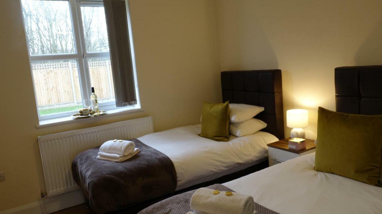 Апартаменты Luxury 2 Bed 2 Bath - Free Parking - 5Min To Airport - Sleeps 6 Ashford  Экстерьер фото